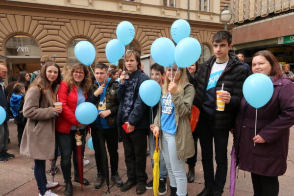 Puštanjem plavih balona obilježen Svjetski dan svjesnosti u autizmu