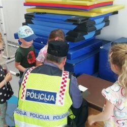 Edukativna radionica za djecu Dječjeg vrtića Mavrica o važnosti policijskog posla