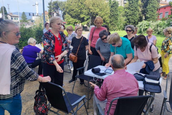 Vježbanje i šetnja parkom povodom Dana zdravih gradova