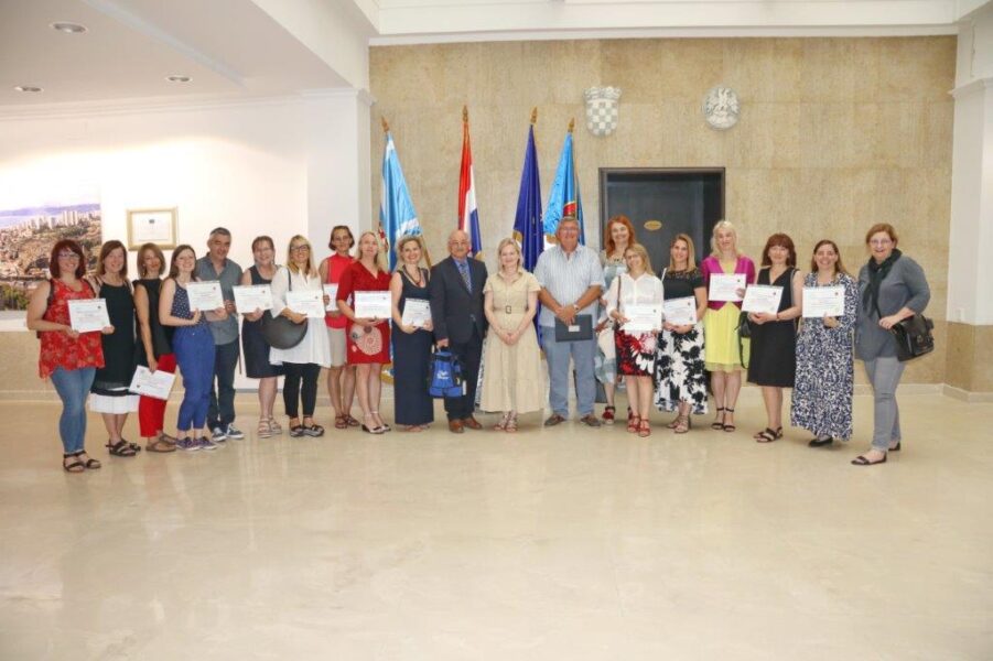 Dodjela diploma polaznicima edukacije o darovitim učenicima Međunarodnog centra za inovacije i obrazo