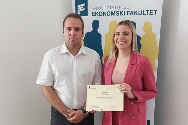 Prvu nagradu osvojila je Nina Višković, studentica 1. godine diplomskog studija poduzetništvaPrvu nagradu osvojila je Nina Višković, studentica 1. godine diplomskog studija poduzetništva