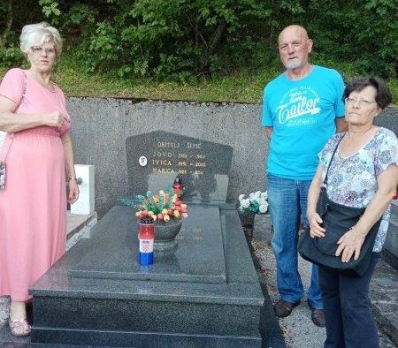 Zapaljena je svijeća na grobu pokojnog branitelja Ivice Šepića