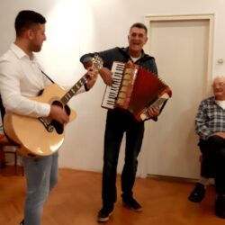 Pjesma i zabava za mještane