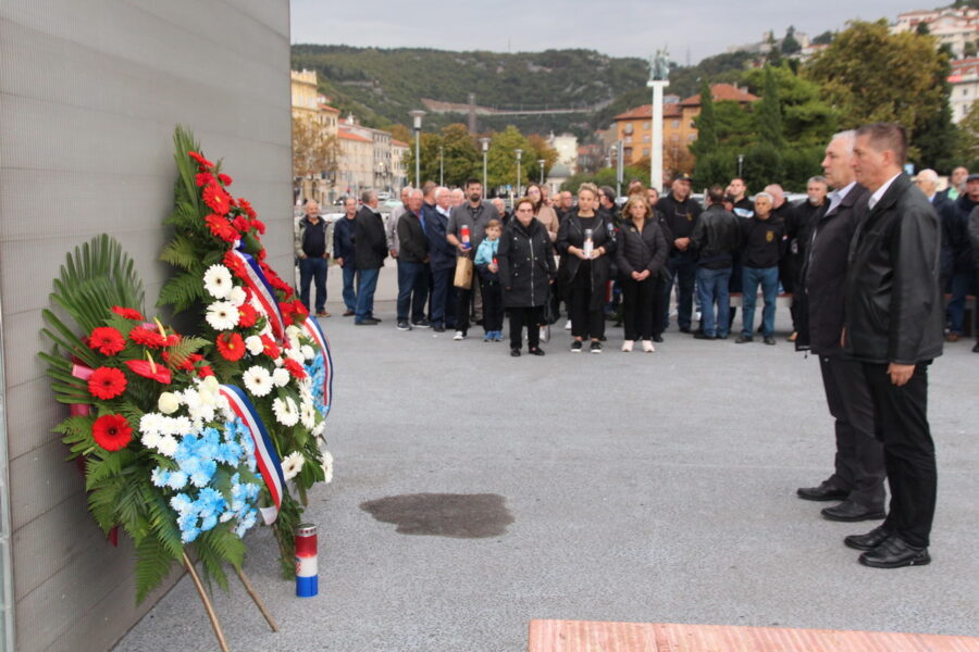 Polaganje vijenaca za 31. obljetnicu 128. brigade HV-a