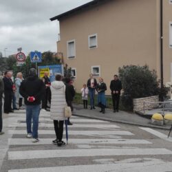 Polaganje vijenca i paljenje svijeća na spomeniku palim braniteljima Domovinskog rata s Grbaca