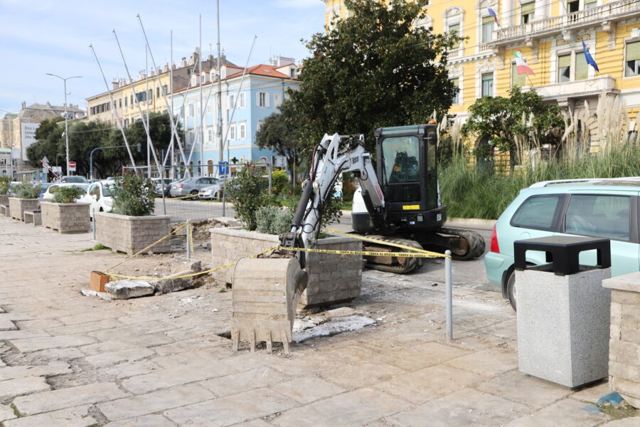 Radovi na Adamićevom gatu zbog puknuća vodovodne cijevi