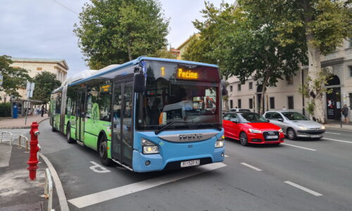 Autobus Autotroleja