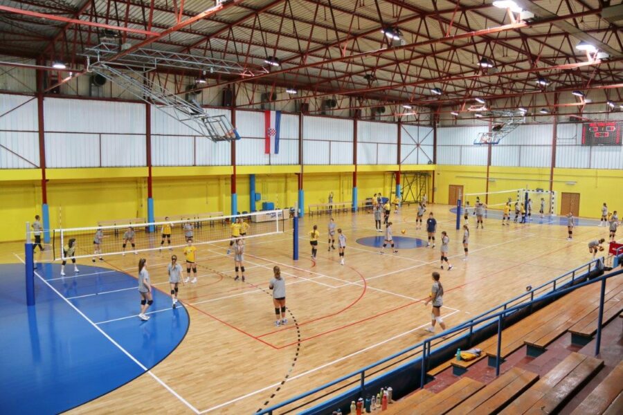 Obilazak obnovljene sportske dvorane Dinko Lukarić na Kozali
