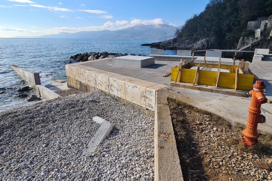 Radovi na prilagodbi zapadnog platoa plaže Ploče siječanj 2023