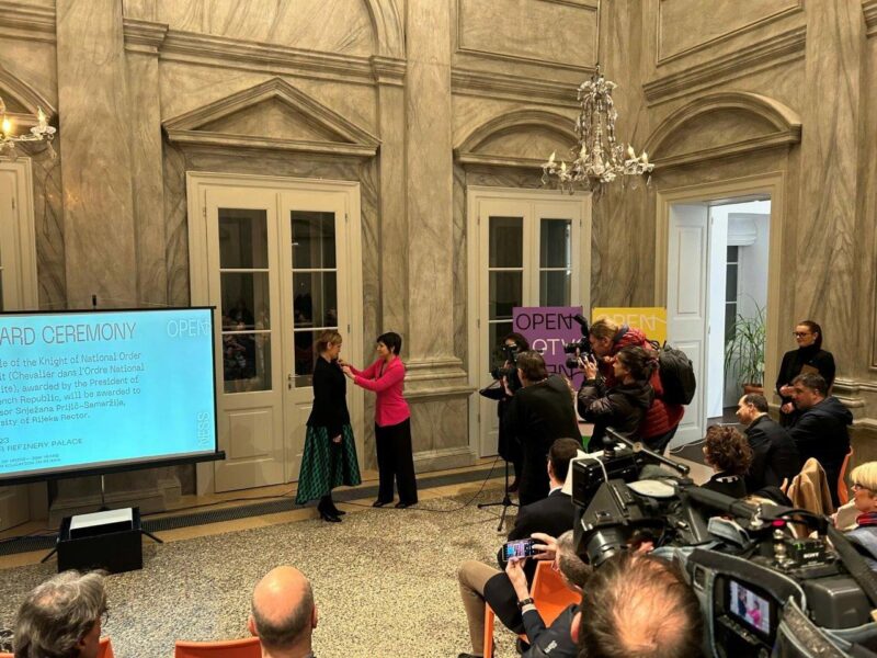 Rektorici Snježani Prijić Samaržiji odličje Viteza Nacionalnog reda za zasluge Francuske Republike