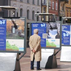 Izložba na postamentima na Korzu „Rijeka za čistu vodu“