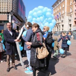 Svjetski dan autizma obilježen puštanjem plavih balona na Korzu