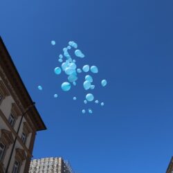 Svjetski dan autizma obilježen puštanjem plavih balona na Korzu
