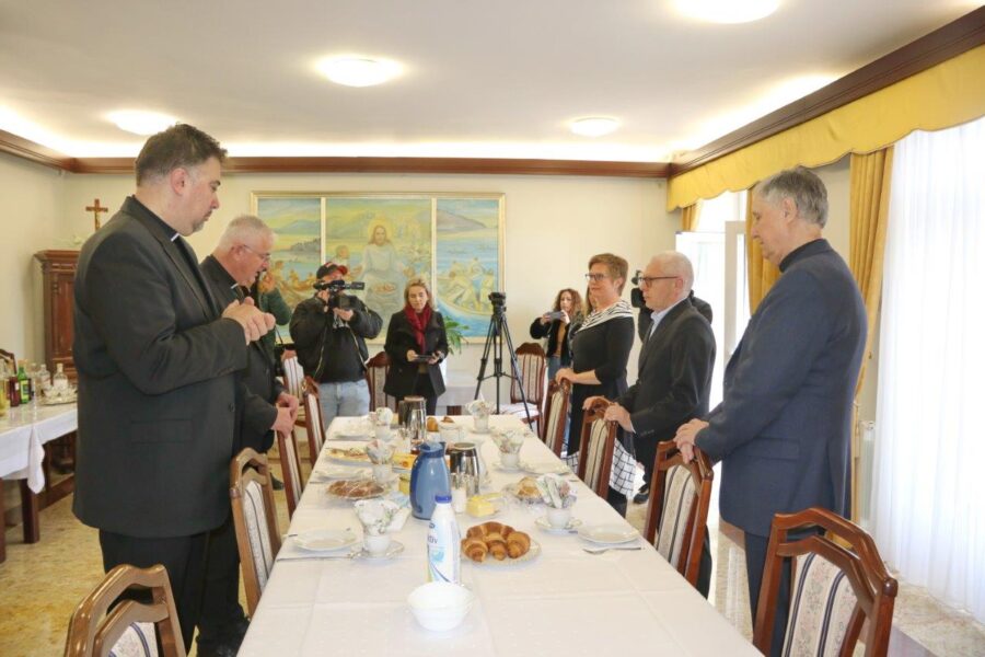 Tradicionalni uskrsni doručak riječkog nadbiskupa i predstavnika Grada Rijeke