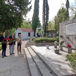 Polaganje vijenaca na spomen obilježjima