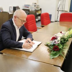 Upis i Knjigu žalosti - Generalni konzulat Republike Srbije