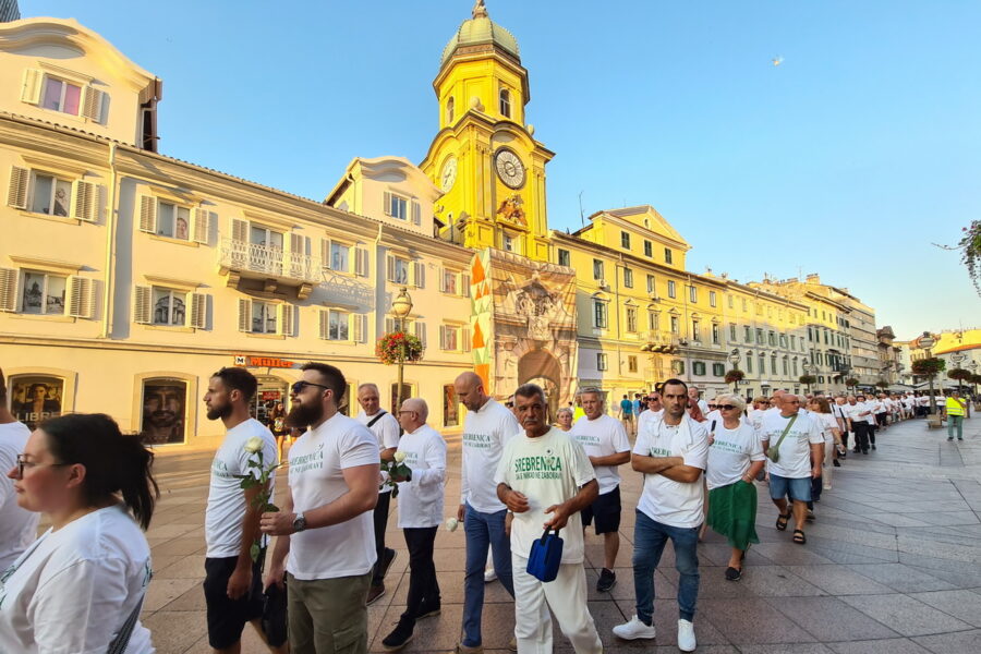 Mimohod sjećanja na žrtve genocida u Srebrenici