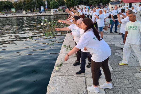 Mimohod sjećanja na žrtve genocida u Srebrenici