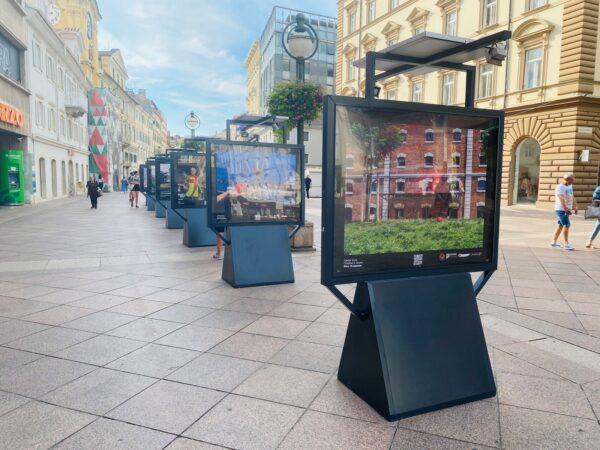 Izložba fotografija znamenitosti Rijeke na postamentima