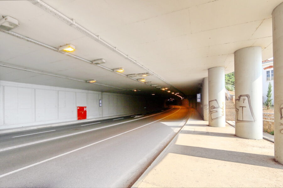 Cesta i tunel D 404