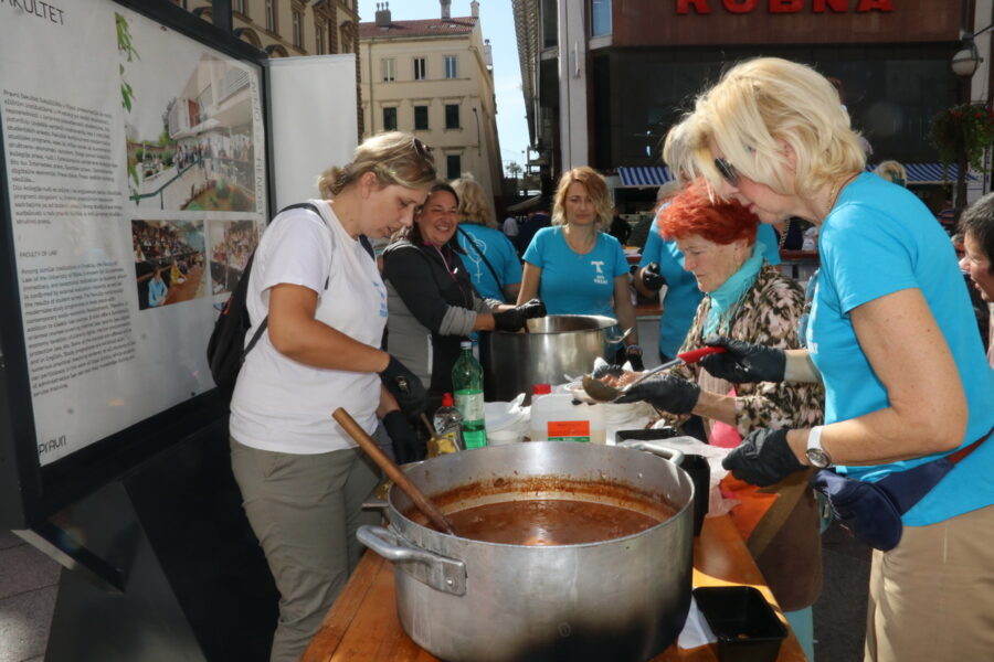 Humanitarna akcija Pun pijat