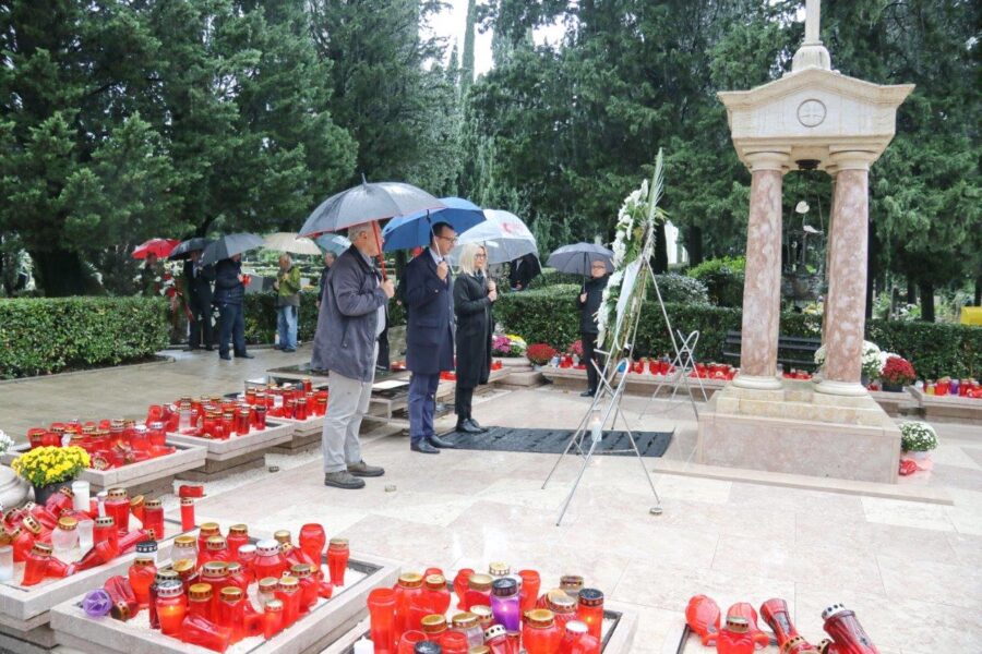 Polaganje vijenaca povodom blagdana Svih svetih