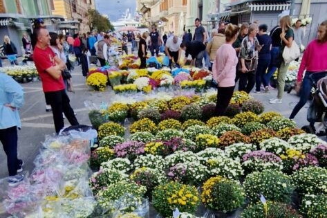 Prodaja cvijeća na tržnici