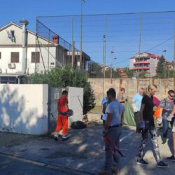 Čišćenje okoliša oko sportskih terena i zgrade MO Grbci 2023