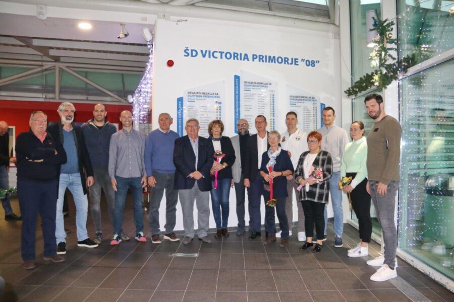Sportsko društvo Primorje 08 postavilo ploče s imenima sportaša na Bazenima Kantrida