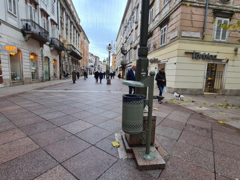 Novi koševi za smeće na Korzu