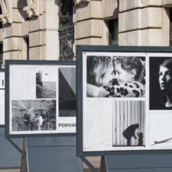 Izložba fotografija Žene na postamentima na Korzu