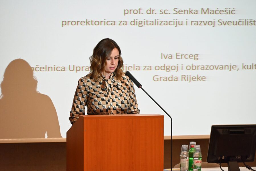 Iva Erceg na svečanoj sjednici Fakultetskog vijeća Filozofskog fakulteta