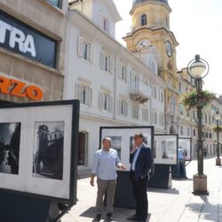 Otvorenje izložbe na Korzu ALTER RI, druga, neka drugačija Rijeka autora Deana Miculinića