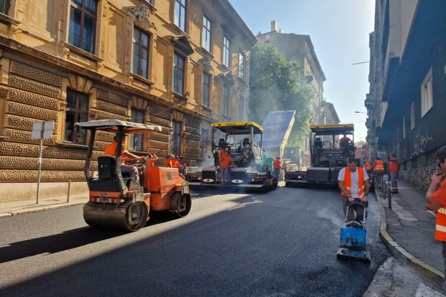 Sanacija asfalta u Ulici Pomerio