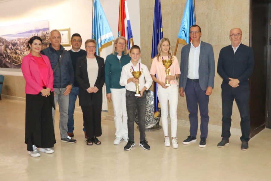 Prijem za sahiste Laru Zagorac i Erika Golubovica