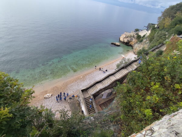 Učenici srednjih i osnovnih škola u čišćenju plaže Sablićevo