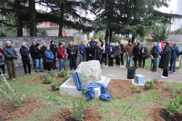 Otkrivanje spomenika braniteljima na Podmurvicama