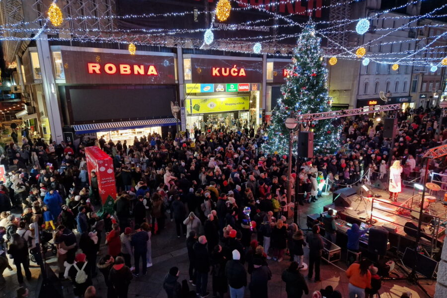 Paljenje blagdanske rasvjete na Korzu