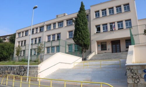 Osnovna škola Pećine