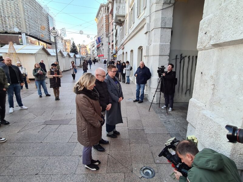 Paljenje svijeca zbog tradegije zagrebackoj OS Precko