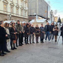 Paljenje svijeća zbog tradegije zagrebačkoj OŠ Prečko