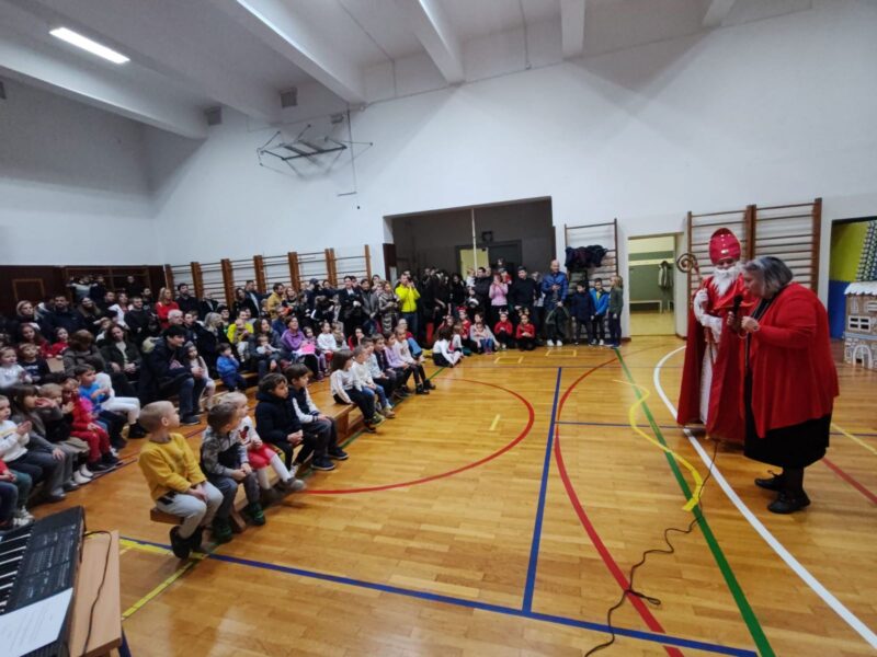 Program povodom sv. Nikole u Osnovnoj školi Pećine