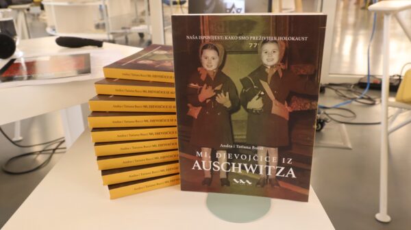 Knjiga "Mi, djevojčice iz Auschwitza" autorica Andre i Tatiane Bucci.