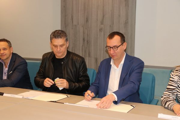 Potpis dodatka kolektivnog za Dom mladih