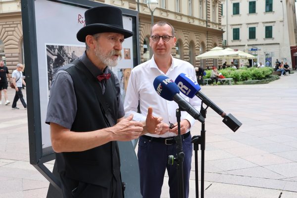 Izložba Borislava Božića na postamentima na Korzu