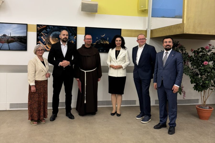 Izložba Aja Sofija svjetlost tišine