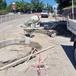 Cestovni otoci na Gornjoj Vezici