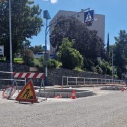 Cestovni otoci na Gornjoj Vezici
