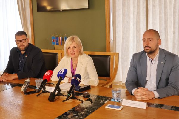 Konferencija za medije gradonačelnice Ive Rinčić i zamjenika