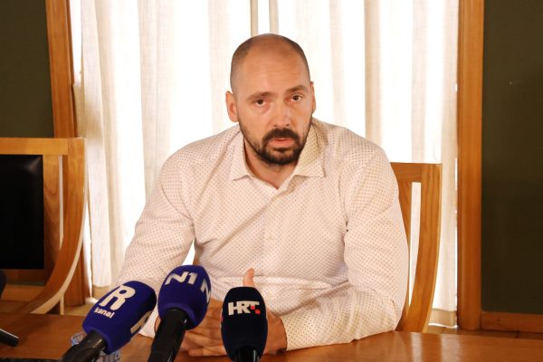 Konferencija za medije gradonačelnice Rinčić i zamjenika Vivode i Milakovića (17)